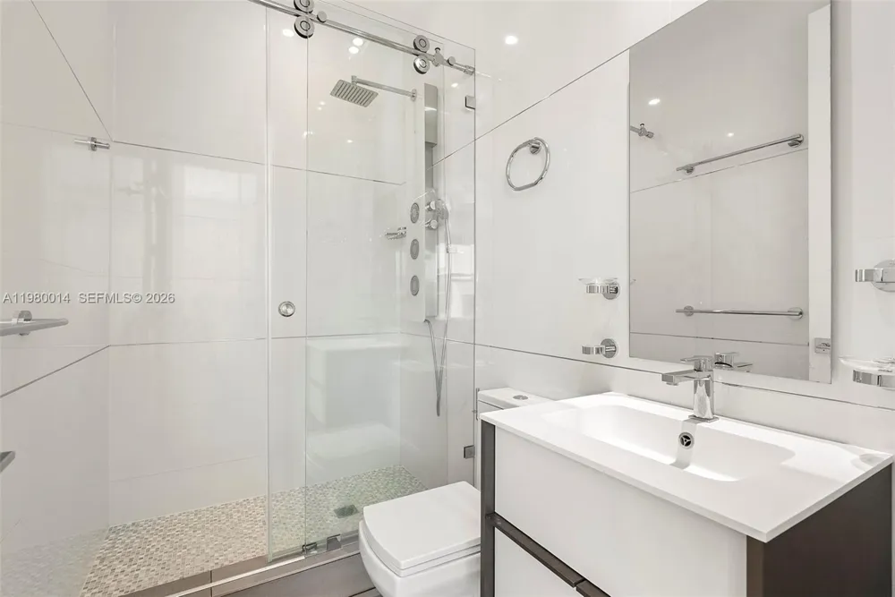 822 Meridian Ln Hollywood, FL 33019