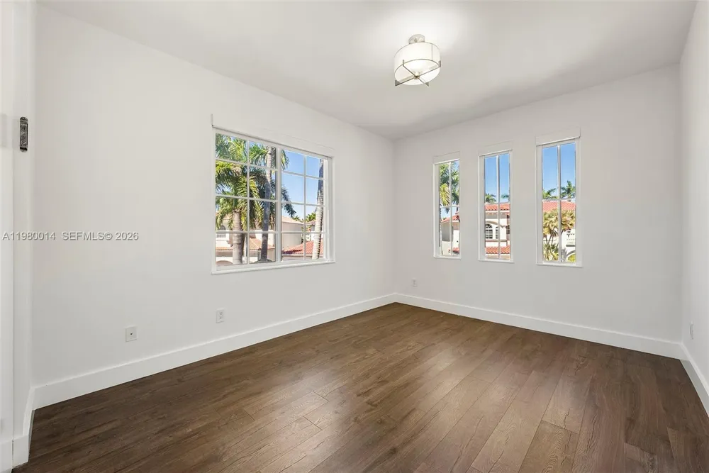 822 Meridian Ln Hollywood, FL 33019