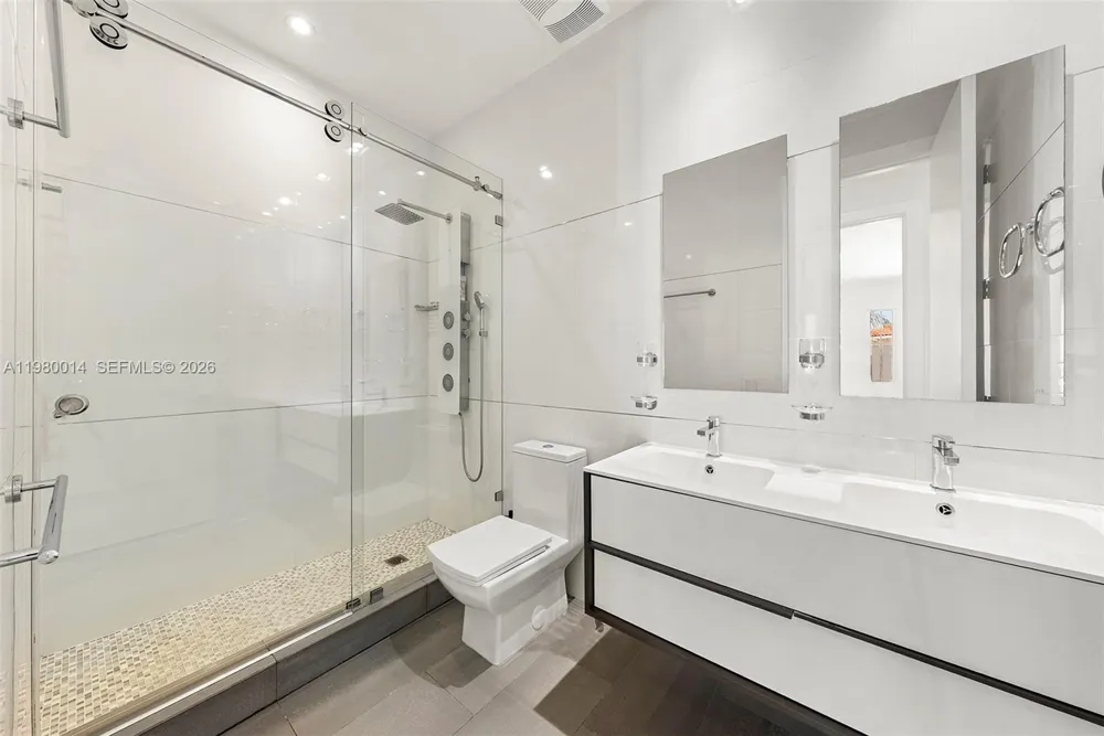 822 Meridian Ln Hollywood, FL 33019