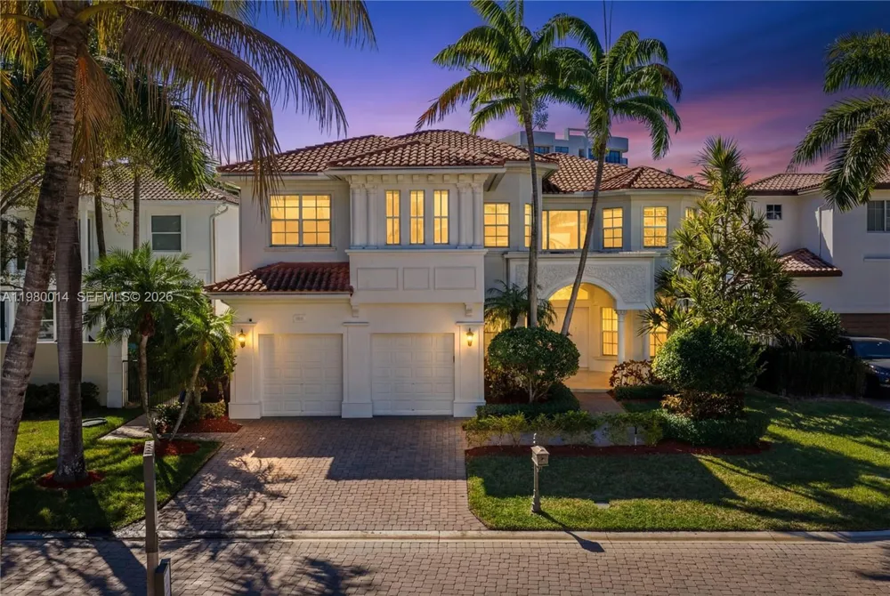 822 Meridian Ln Hollywood, FL 33019