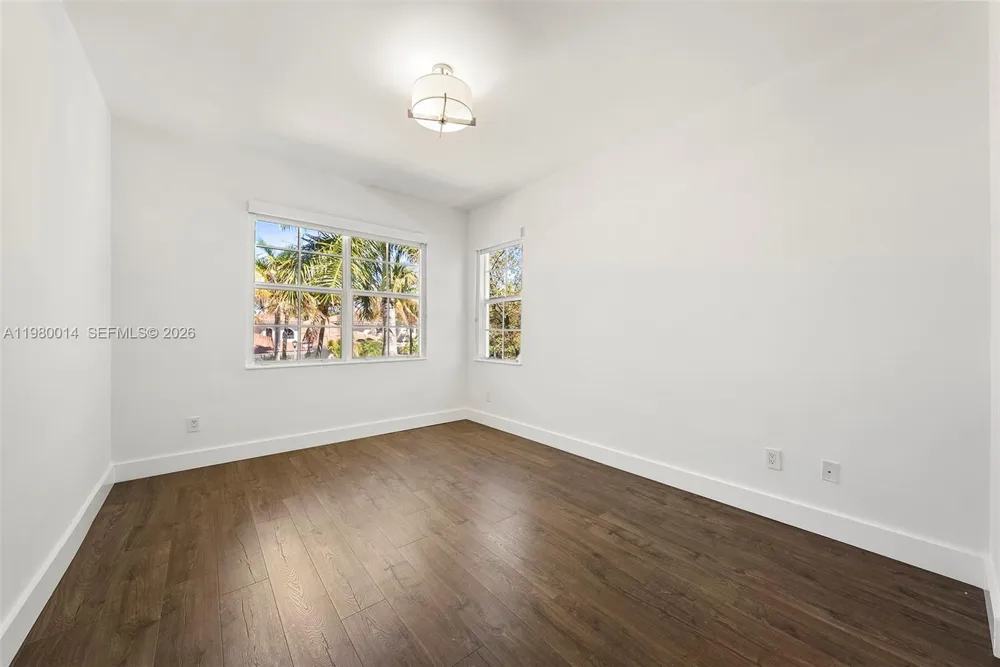 822 Meridian Ln Hollywood, FL 33019