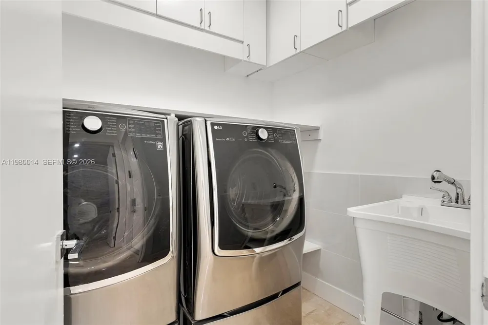 822 Meridian Ln Hollywood, FL 33019