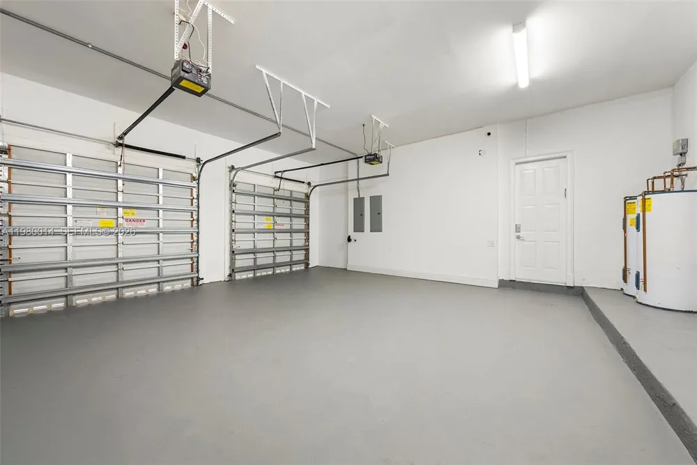 822 Meridian Ln Hollywood, FL 33019