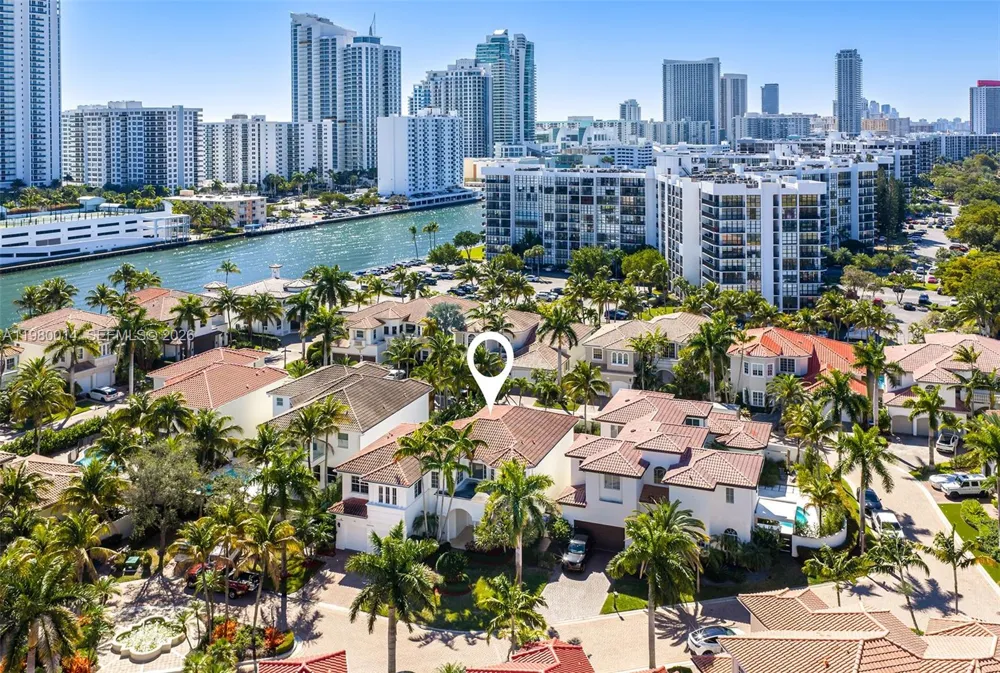 822 Meridian Ln Hollywood, FL 33019