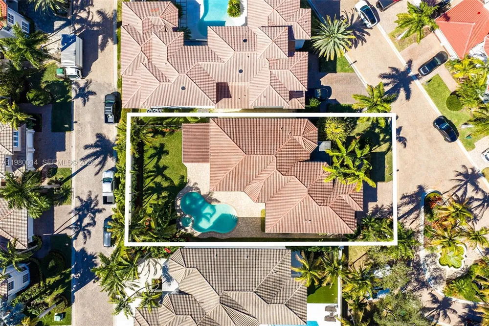 822 Meridian Ln Hollywood, FL 33019