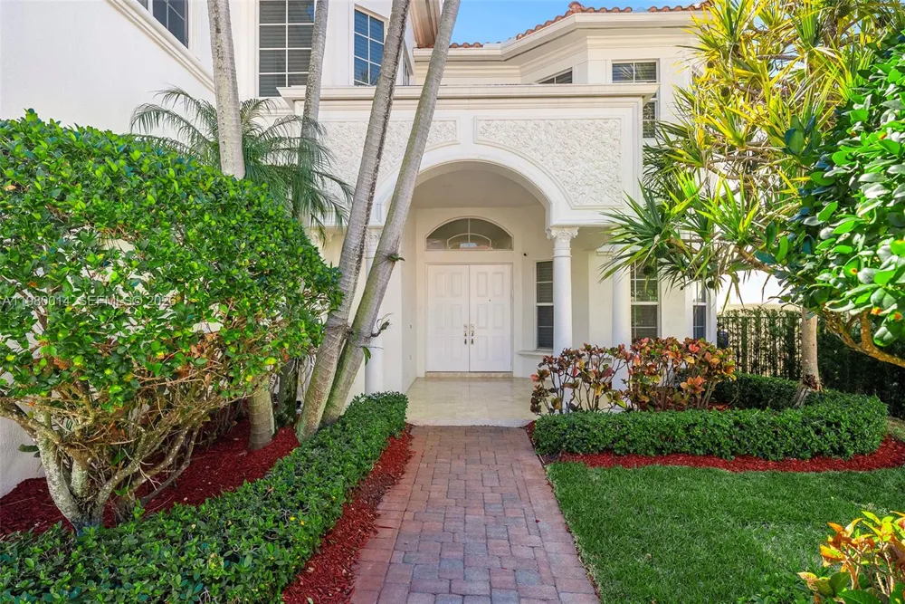822 Meridian Ln Hollywood, FL 33019