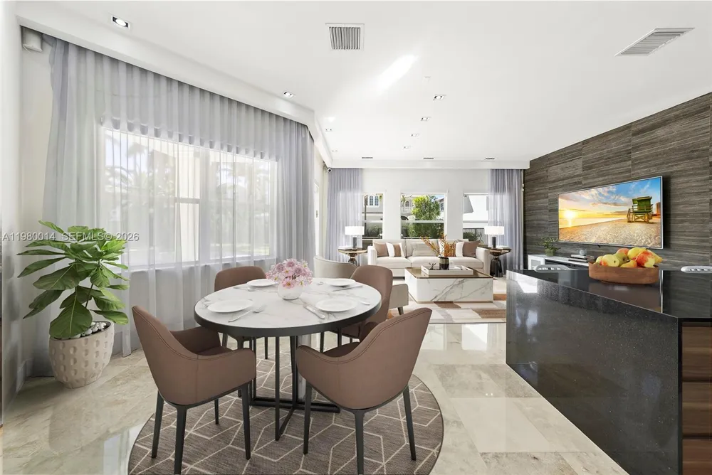 822 Meridian Ln Hollywood, FL 33019