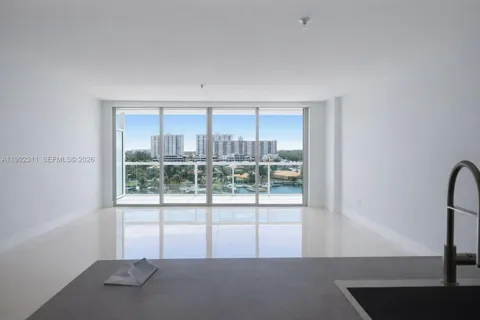 400 Sunny Isles Blvd #819