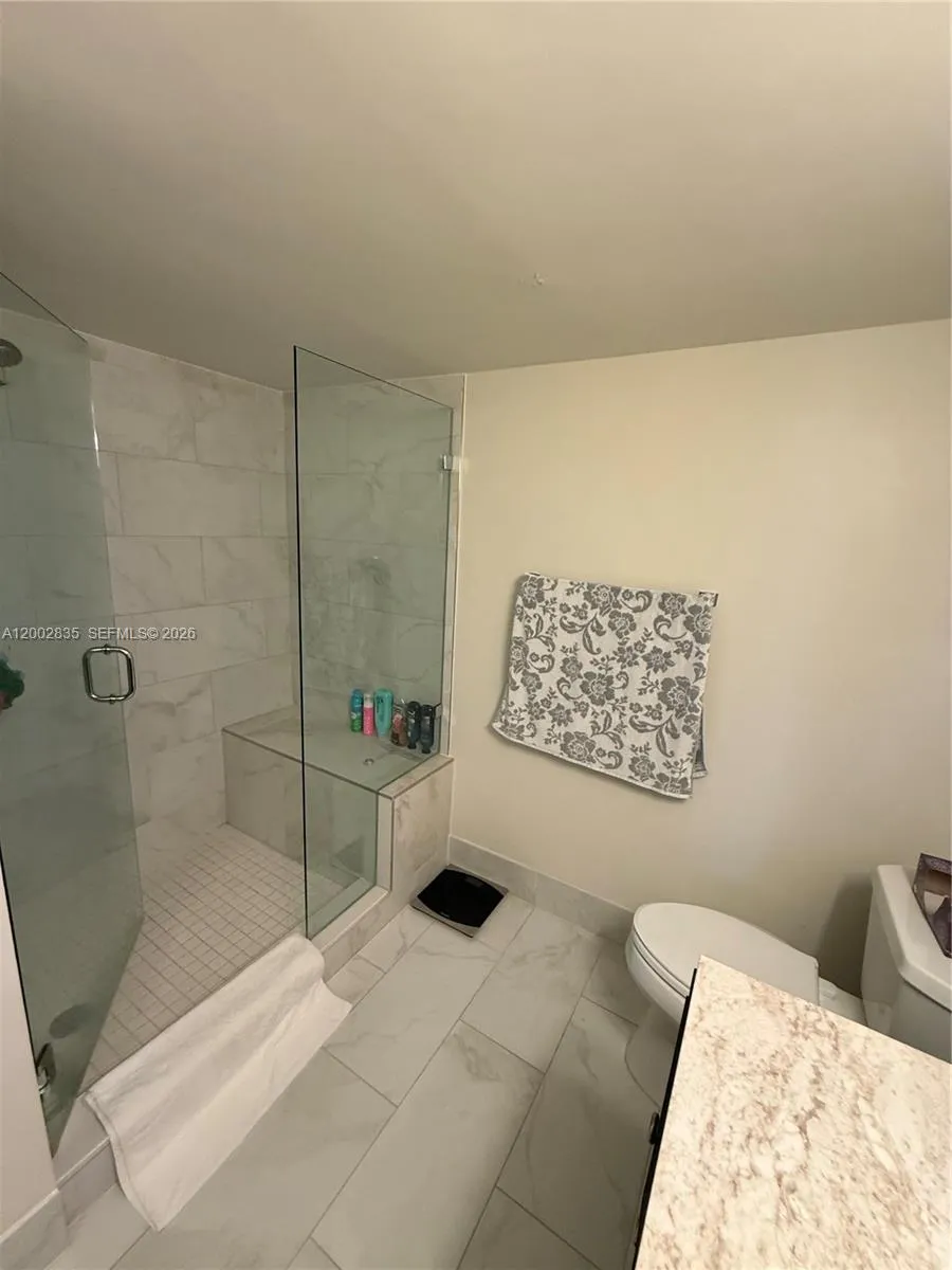 1000 Parkview Dr #407 Hallandale Beach, FL 33009