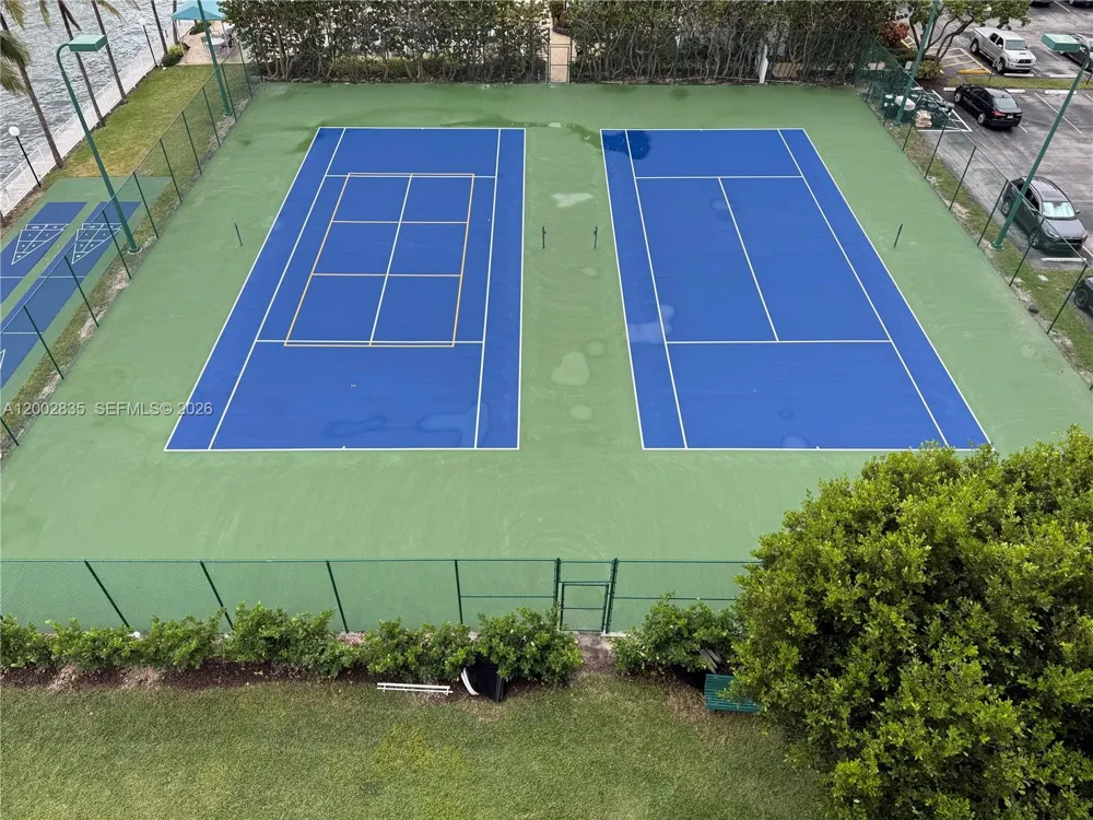 1000 Parkview Dr #407 Hallandale Beach, FL 33009