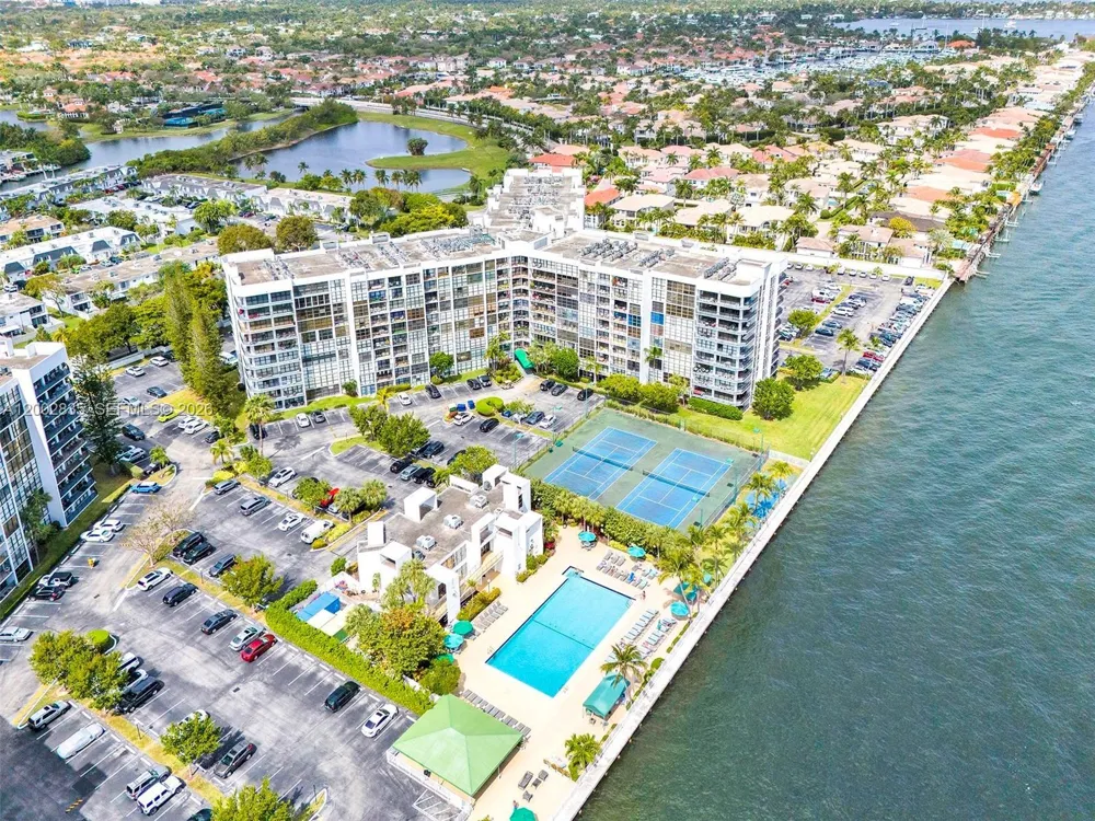 1000 Parkview Dr #407 Hallandale Beach, FL 33009