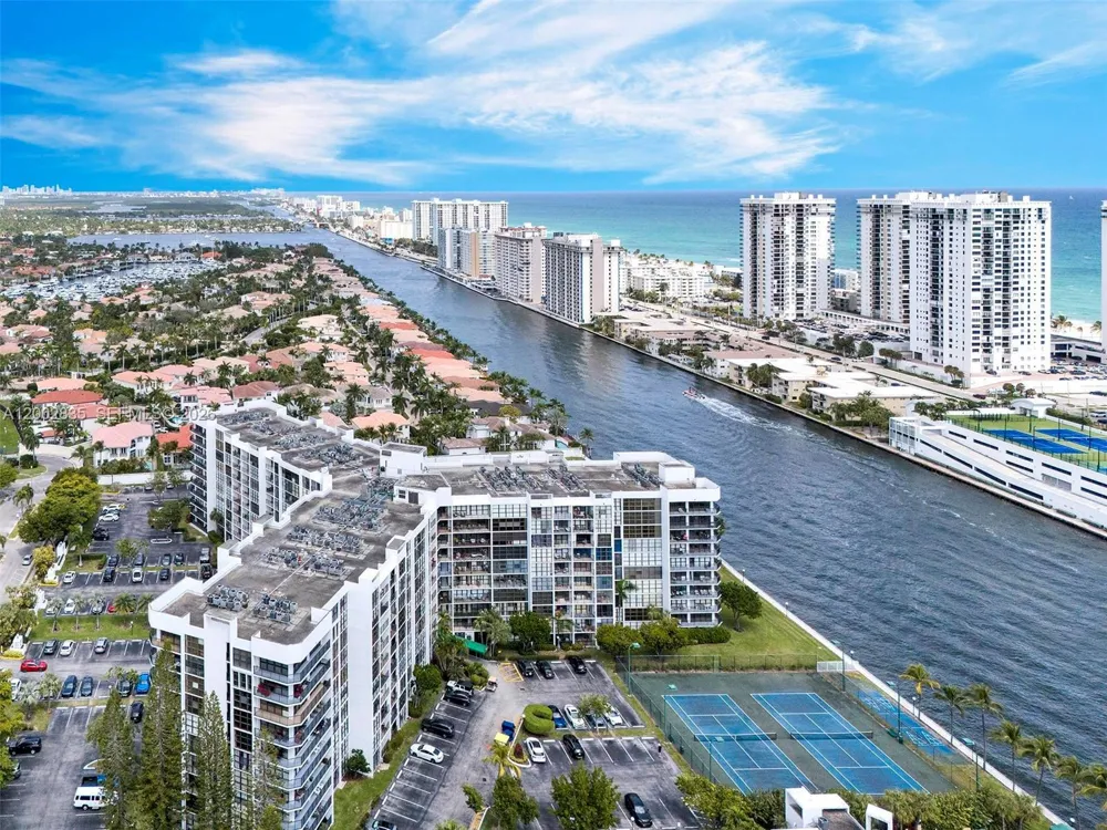 1000 Parkview Dr #407 Hallandale Beach, FL 33009