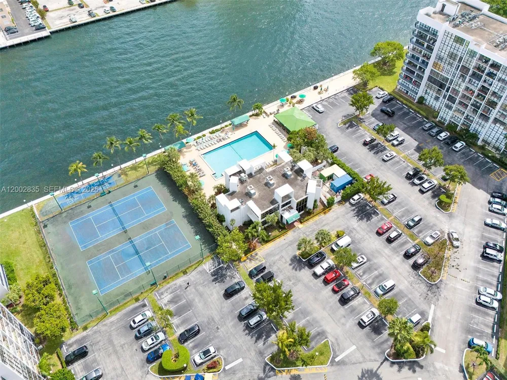 1000 Parkview Dr #407 Hallandale Beach, FL 33009