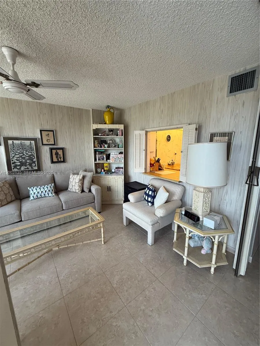 1000 Parkview Dr #407 Hallandale Beach, FL 33009