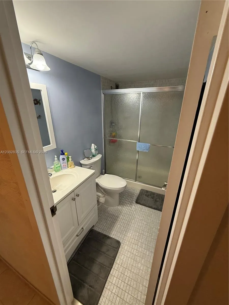 1000 Parkview Dr #407 Hallandale Beach, FL 33009