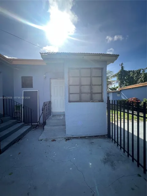 1060 NW 116th St #4
