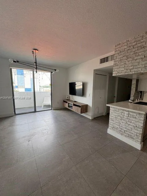 36 NW 6th Ave #505