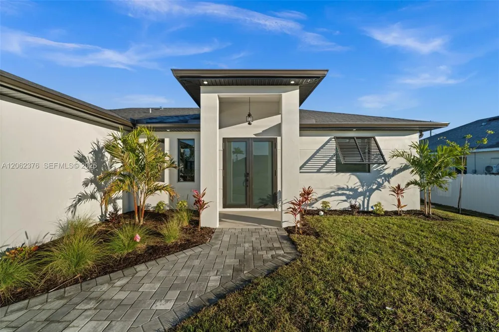1621 NW 23rd Ter Cape Coral, FL 33993