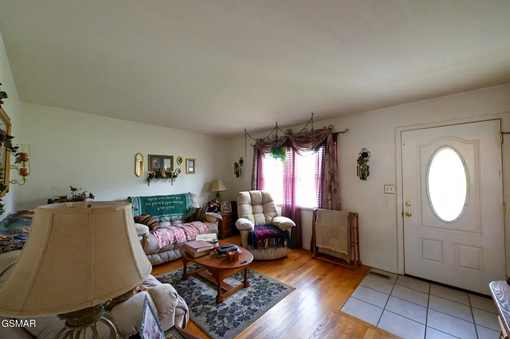 220 Pinedale Street Maryville, TN 37801