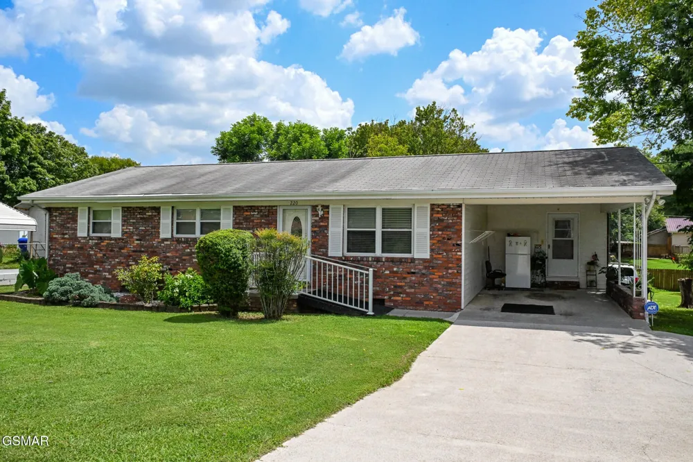 220 Pinedale Street Maryville, TN 37801