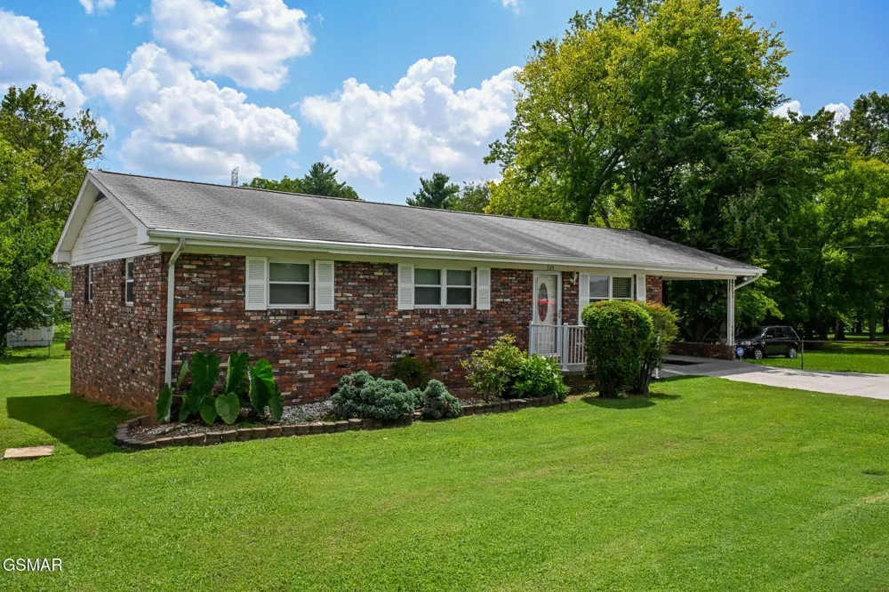 220 Pinedale Street Maryville, TN 37801