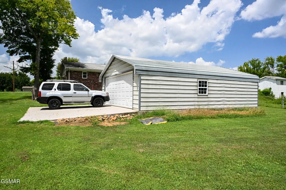 220 Pinedale Street Maryville, TN 37801