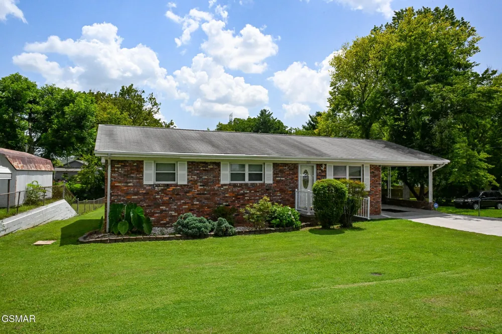 220 Pinedale Street Maryville, TN 37801