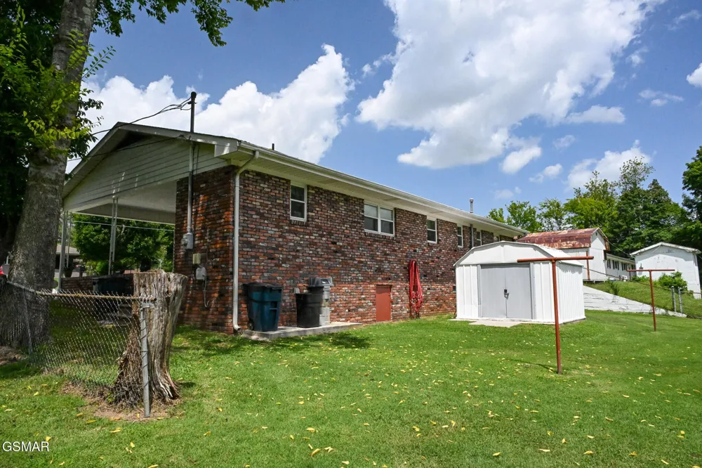 220 Pinedale Street Maryville, TN 37801