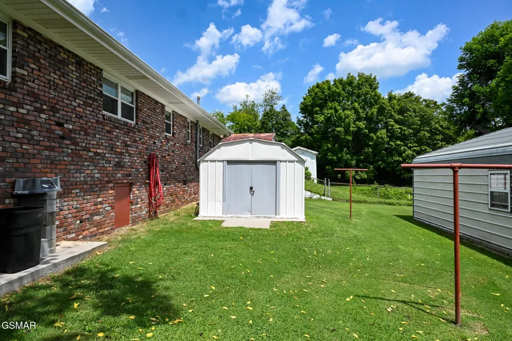 220 Pinedale Street Maryville, TN 37801
