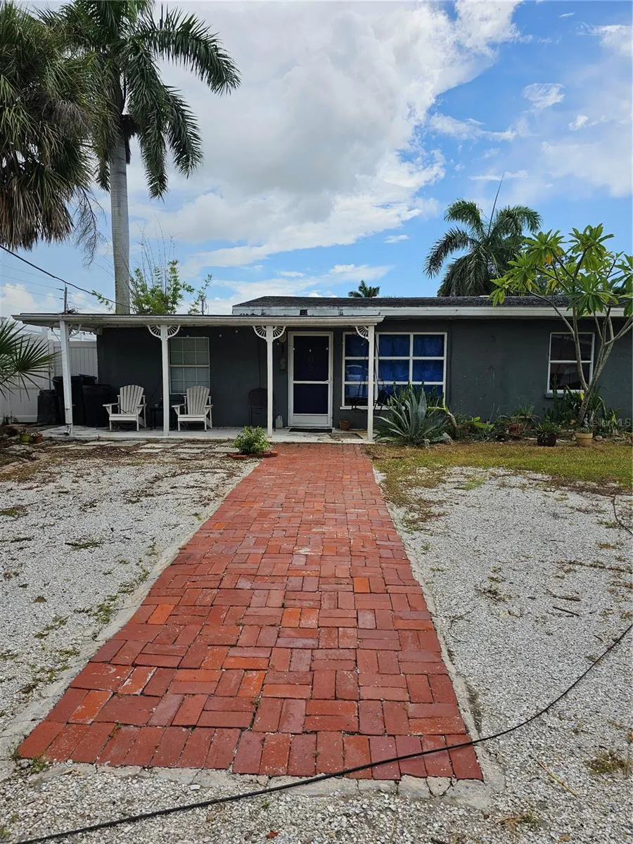 105 COLONIA LANE W Nokomis, FL 34275