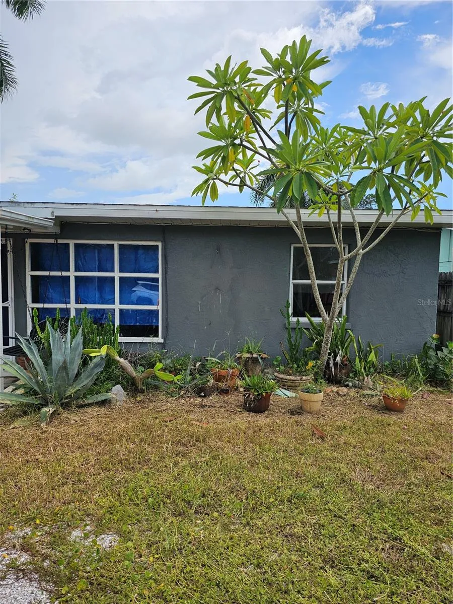 105 COLONIA LANE W Nokomis, FL 34275