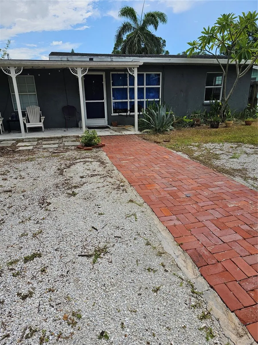 105 COLONIA LANE W Nokomis, FL 34275