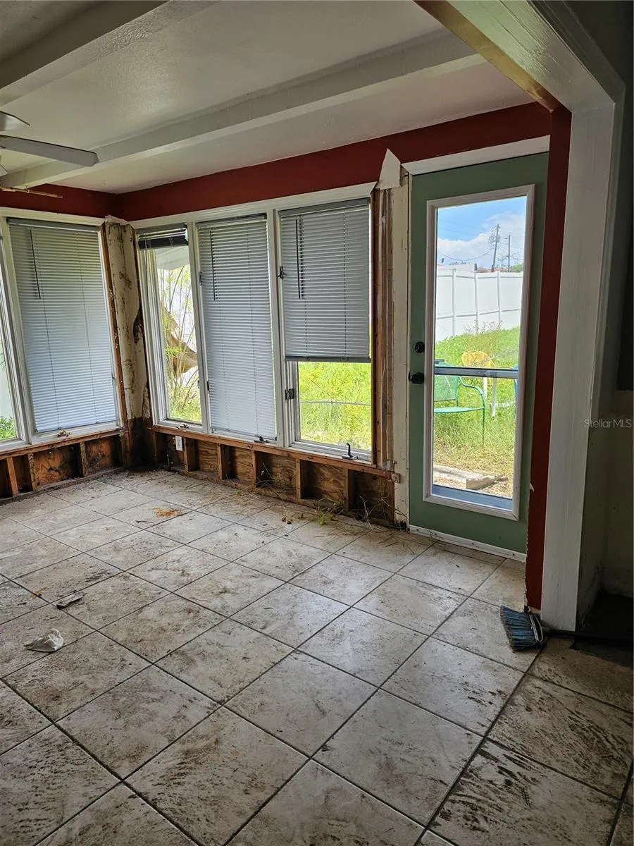 105 COLONIA LANE W Nokomis, FL 34275
