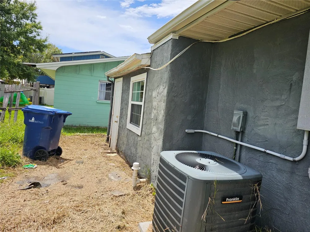 105 COLONIA LANE W Nokomis, FL 34275