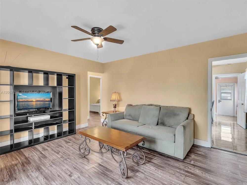10 SW 72nd Ave Miami, FL 33144