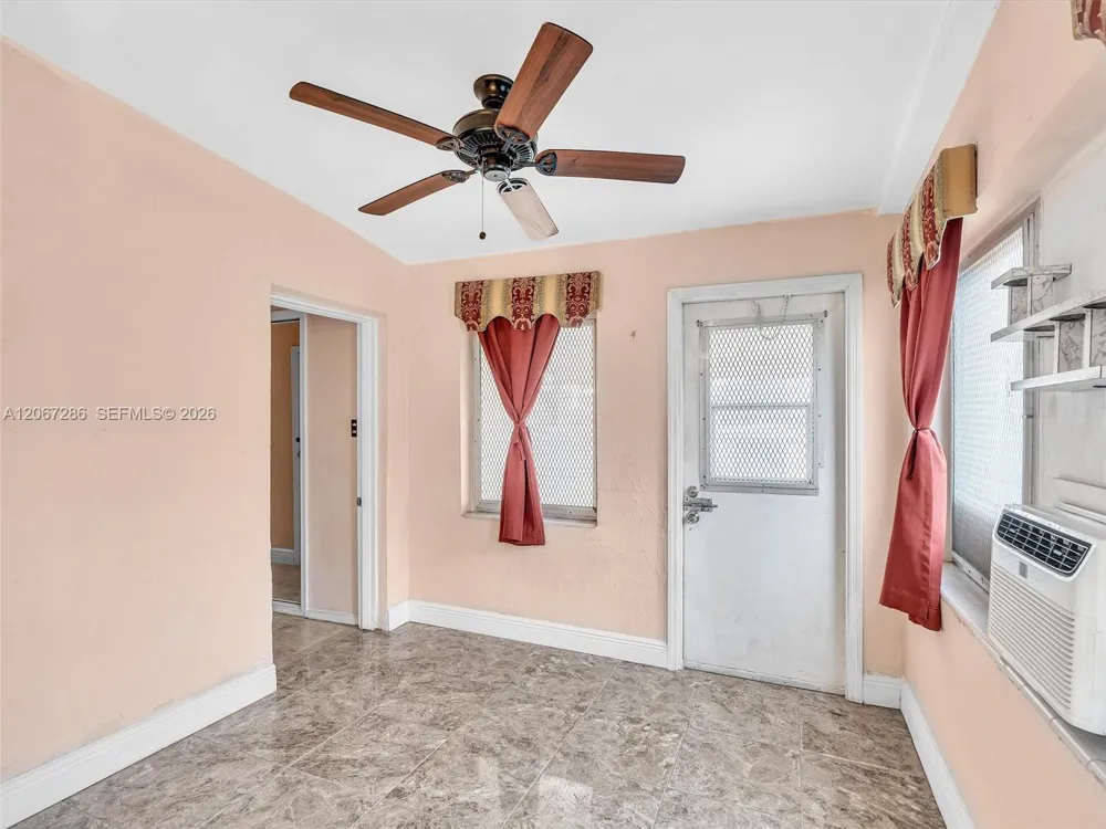 10 SW 72nd Ave Miami, FL 33144