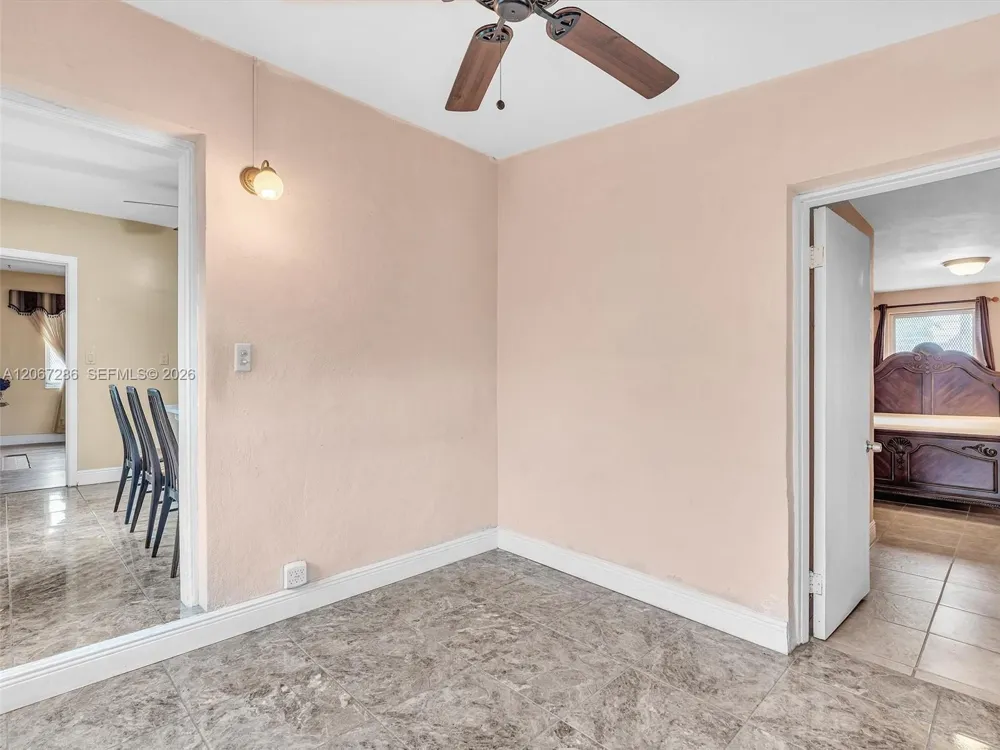 10 SW 72nd Ave Miami, FL 33144