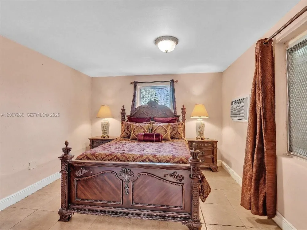 10 SW 72nd Ave Miami, FL 33144