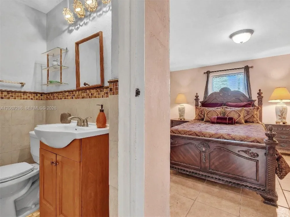 10 SW 72nd Ave Miami, FL 33144