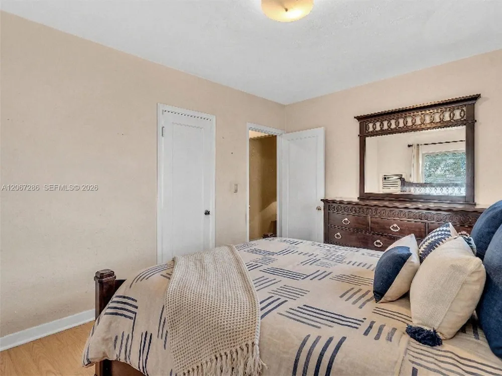 10 SW 72nd Ave Miami, FL 33144