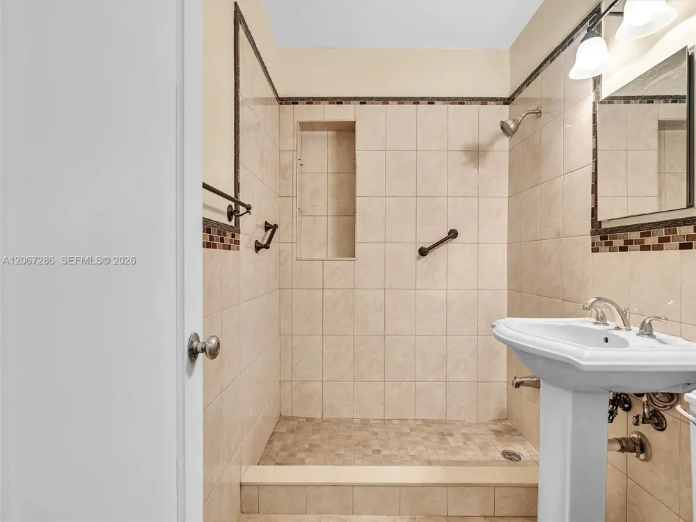 10 SW 72nd Ave Miami, FL 33144