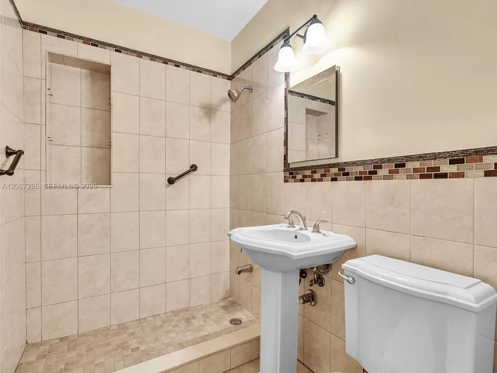 10 SW 72nd Ave Miami, FL 33144