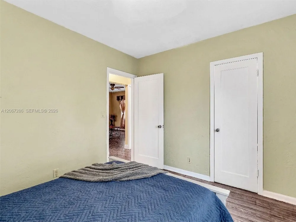 10 SW 72nd Ave Miami, FL 33144