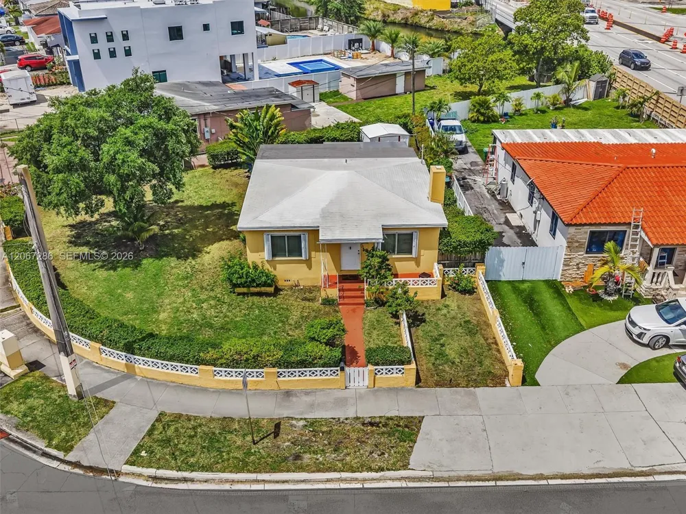10 SW 72nd Ave Miami, FL 33144