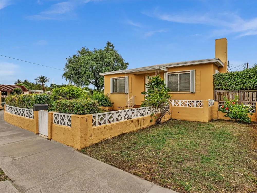 10 SW 72nd Ave Miami, FL 33144