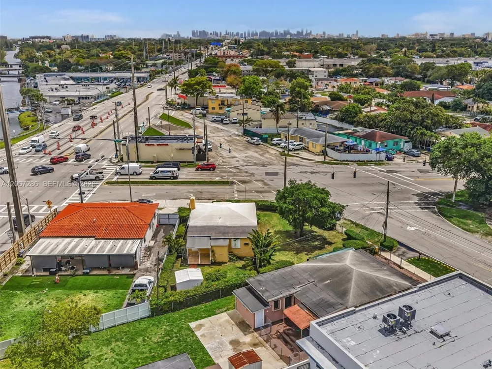 10 SW 72nd Ave Miami, FL 33144