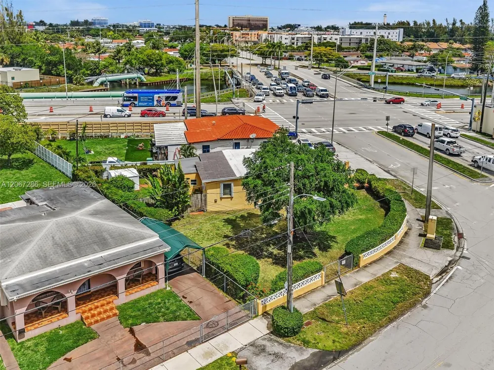 10 SW 72nd Ave Miami, FL 33144