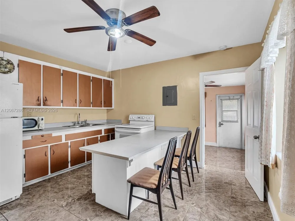 10 SW 72nd Ave Miami, FL 33144