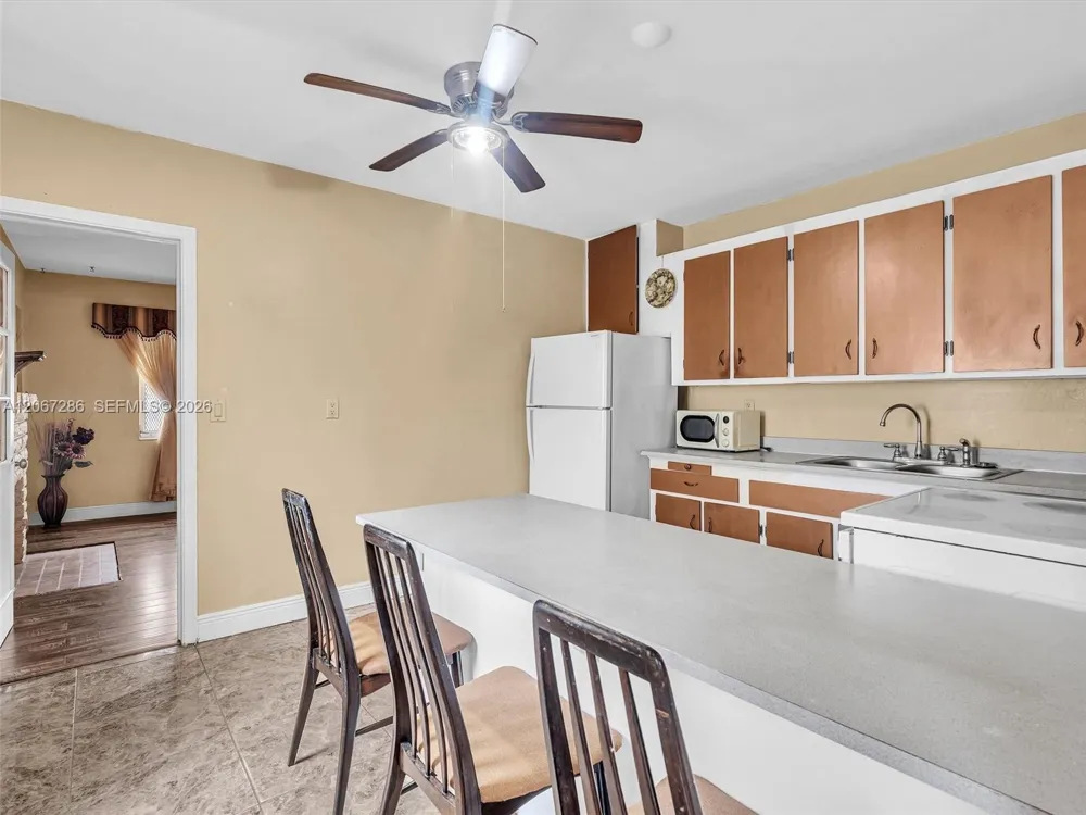 10 SW 72nd Ave Miami, FL 33144