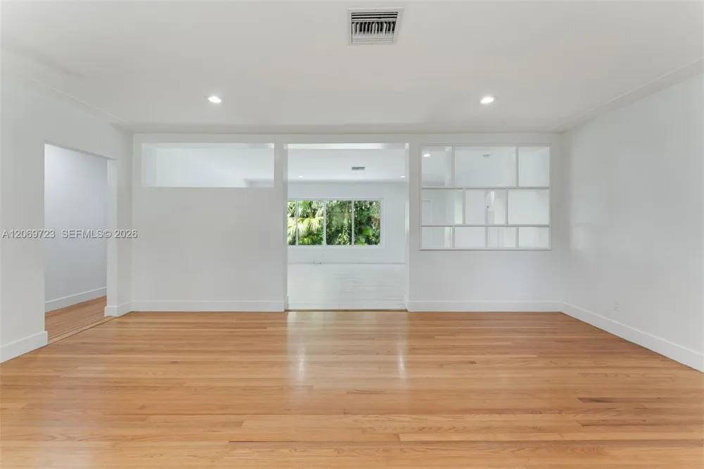 4724 Orduna Dr Coral Gables, FL 33146